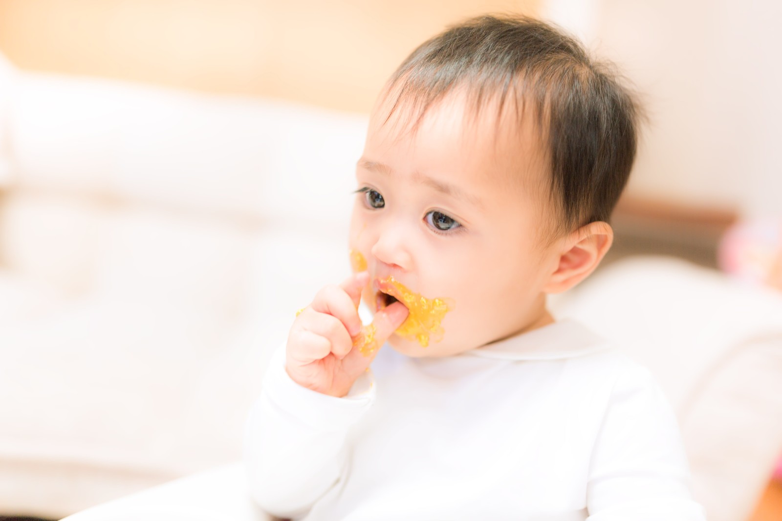 1歳になっても手づかみ食べをしない 理由 対処法は 育児と家計ラボ